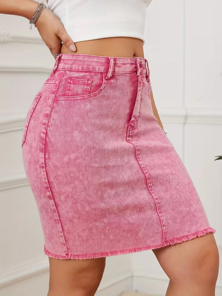 Crème denim minirok dames, streetwear look, hoge taille, rafelige details, comfortabel.