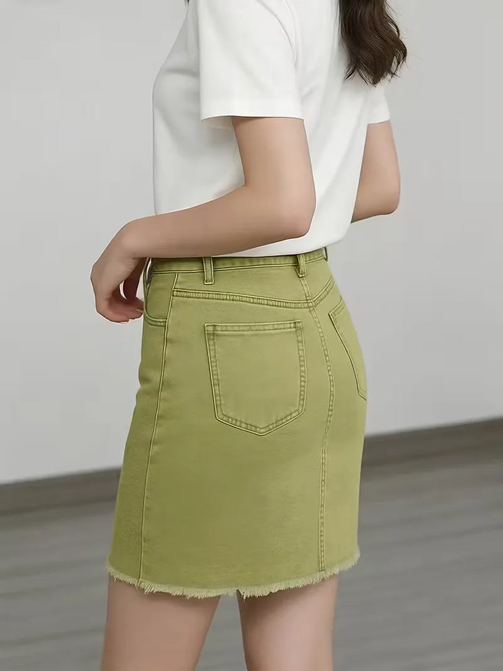 Dames denim minirok, hoge taille, rafelige zoom, ideaal voor casual en zomer outfits.