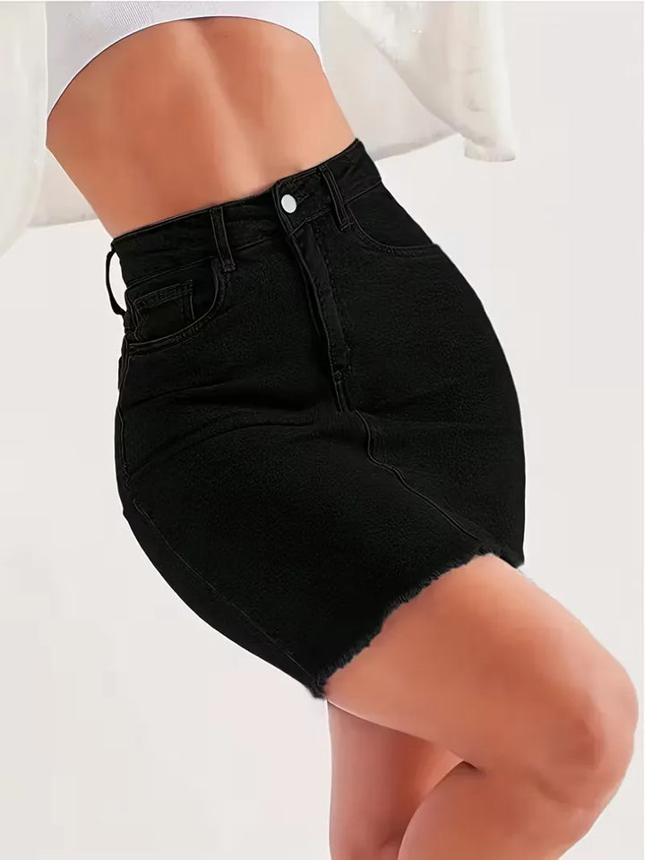 Zomerse dames minirok van denim, hoge taille en gerafelde zoom. Creëer diverse casual looks.
