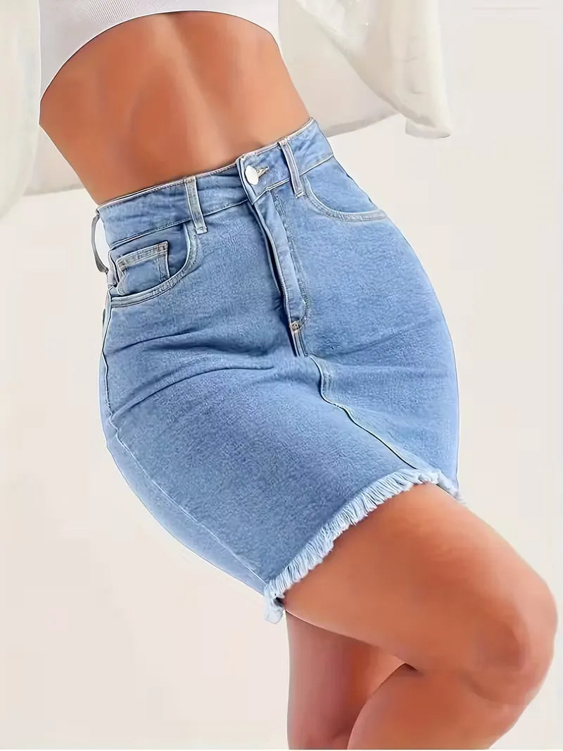 Zomerse dames denim rok, hoge taille, gerafelde zoom. Perfect voor een relaxte, modieuze uitstraling.