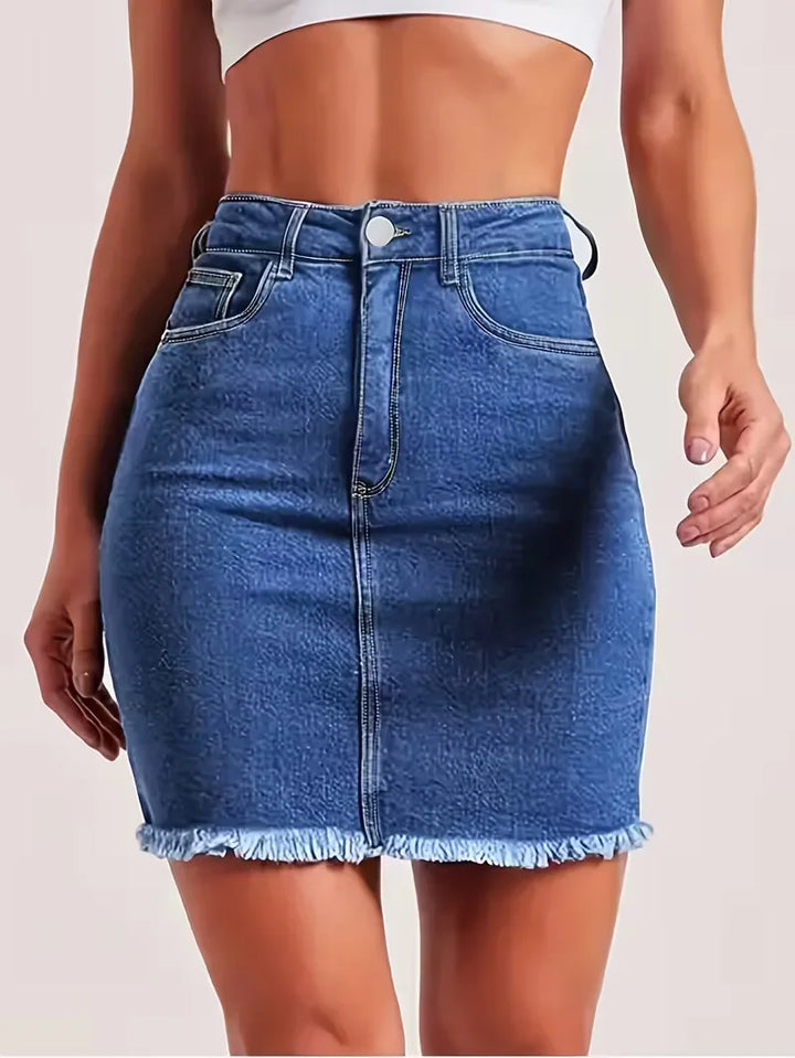 Modieuze dames denim rok met hoge taille, gerafelde zoom. Een must-have voor elke garderobe.