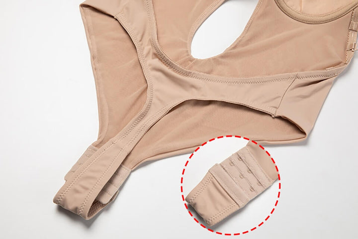 Vooraanzicht van de naadloze dames bodyshaper met diepe V-hals, ideaal als ondergoed.
