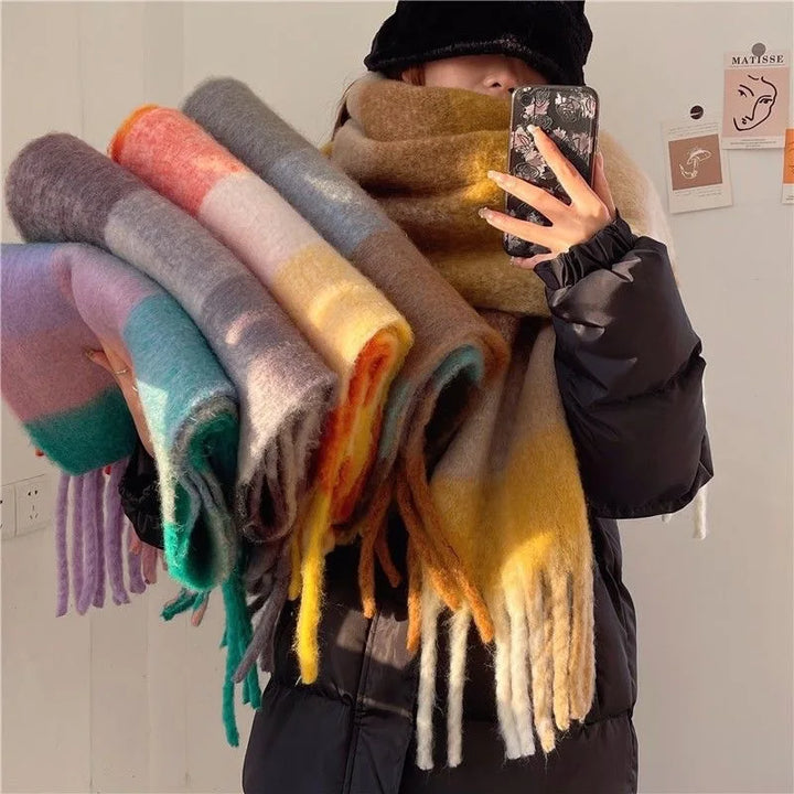Stijlvolle dames winter sjaal van dikke cashmere, modieus en heerlijk warm.