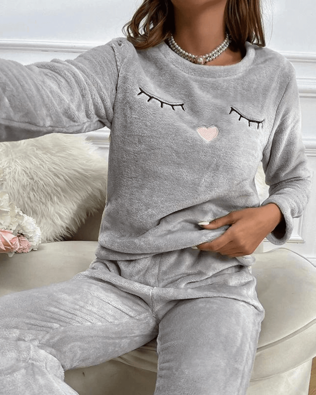 Dames warme pyjamaset van dik polyester, verkrijgbaar in roze, perfect voor wintercomfort.