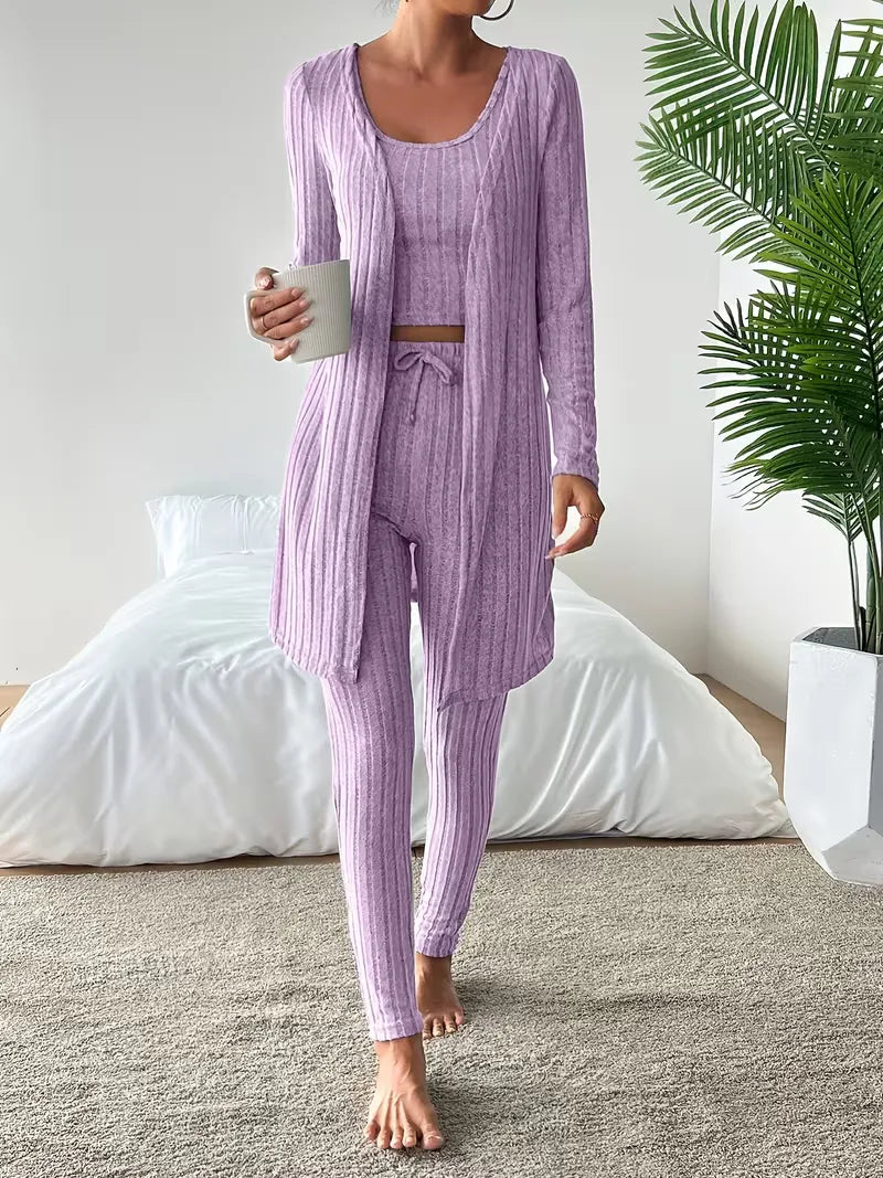 Herfst dames loungewear set: driedelig, met comfortabele cardigan, crop top en slimfit broek. Modieus.