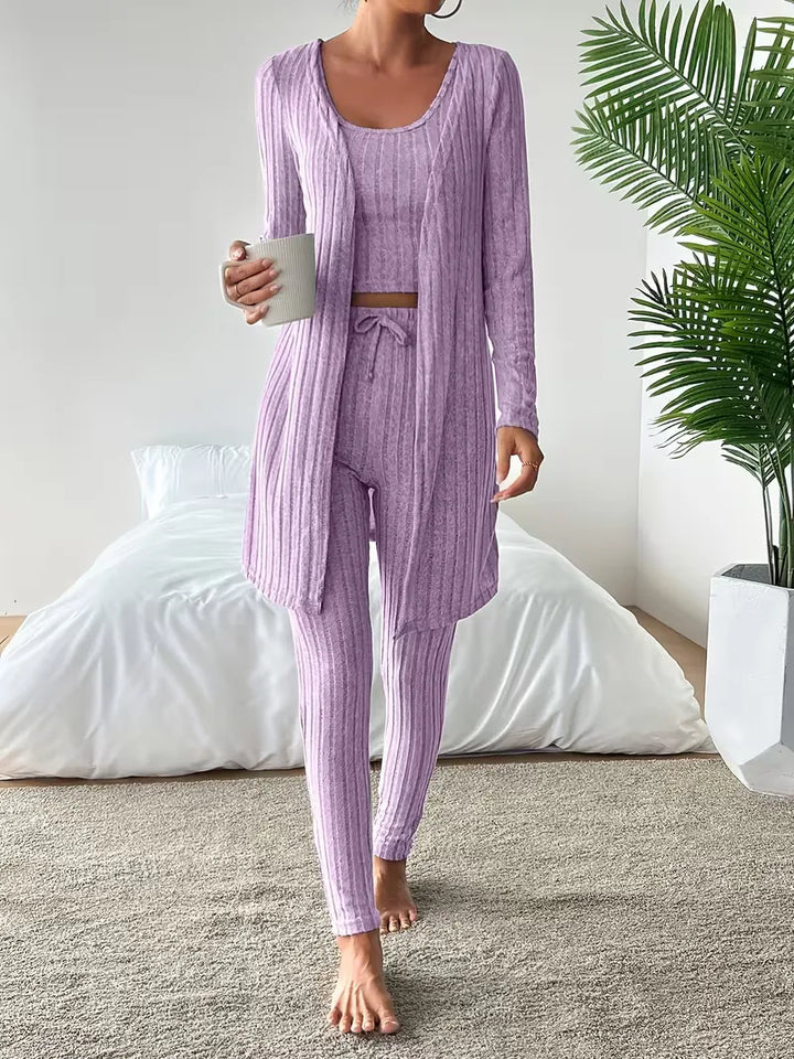 Herfst dames loungewear set: driedelig, met comfortabele cardigan, crop top en slimfit broek. Modieus.