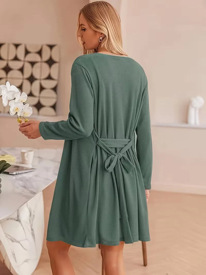 Dames zomerkleding set: comfortabel wafelstof vest, bijpassende top en shorts.