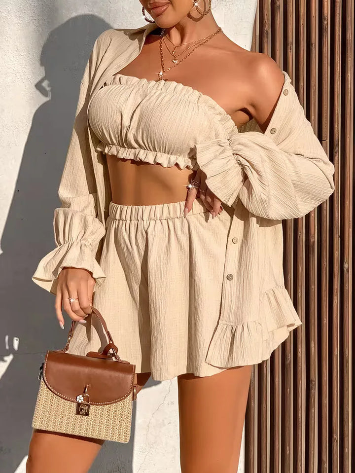 Modieuze dames driedelige set met ruches, wijde short en comfort; ideaal voor zomer, strand en casual gebruik.