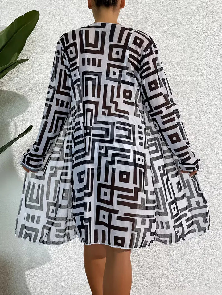Modieuze dames zomer set met geometrische print. Ideaal als strand outfit of comfortabele vakantiekleding.