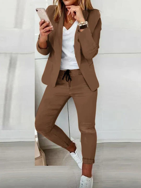 Dames elegante blazer en broek, een tijdloze set die perfect is voor zakelijke meetings of een modieuze avond uit.