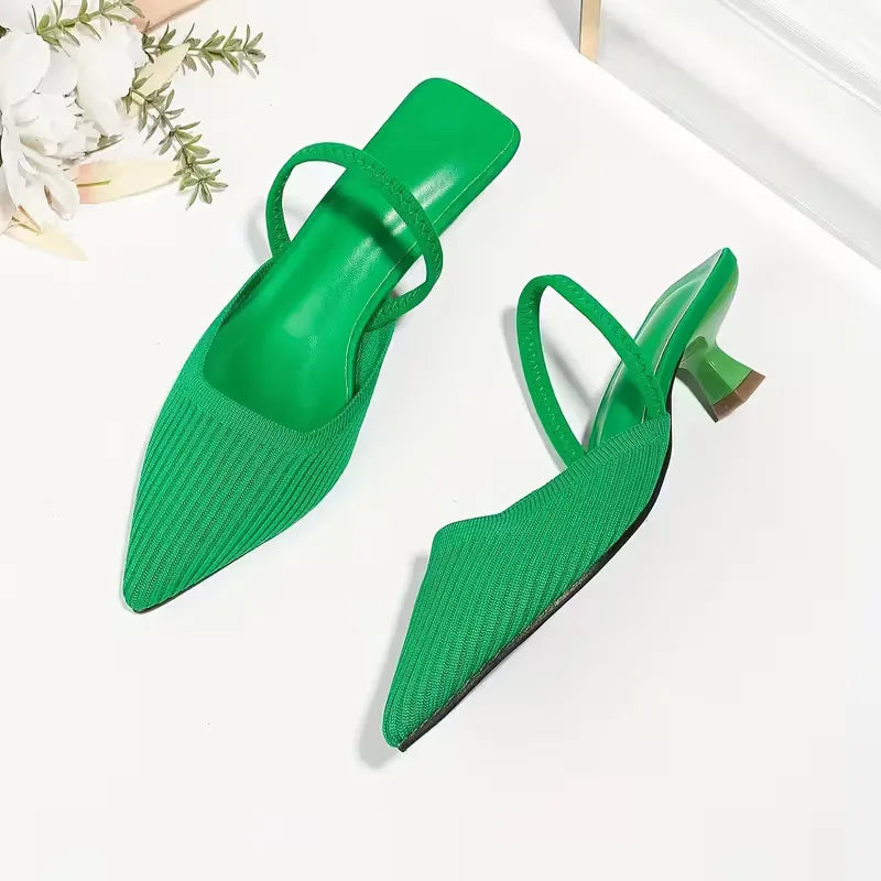 Feestelijke dames hakken met kenmerkende flare hak, voor een onvergetelijke look.