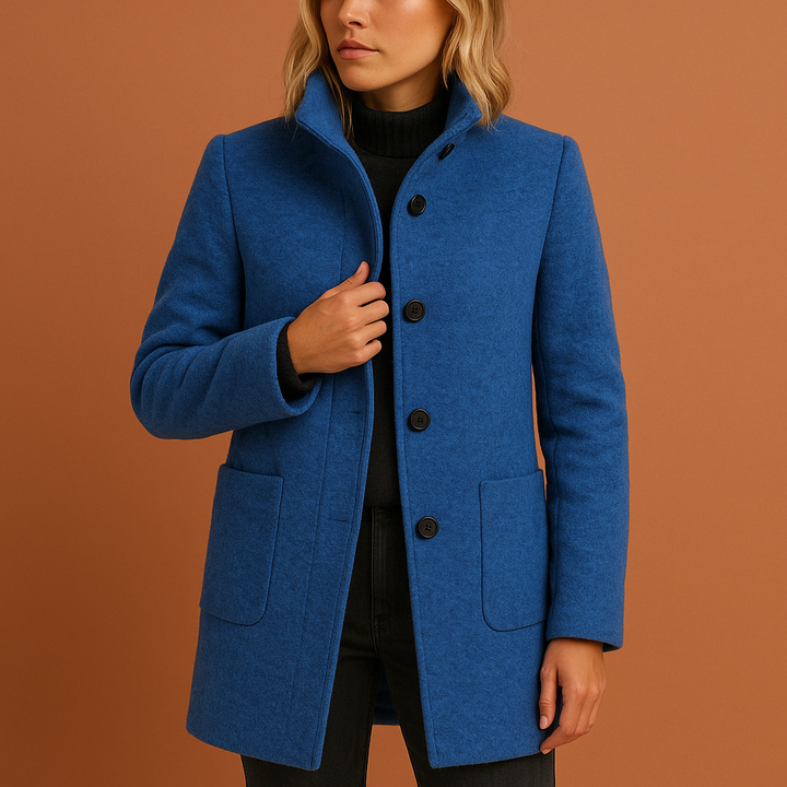 Stijlvolle lange dames manteljas met klassieke knopen, ideaal voor herfst & winter mode.