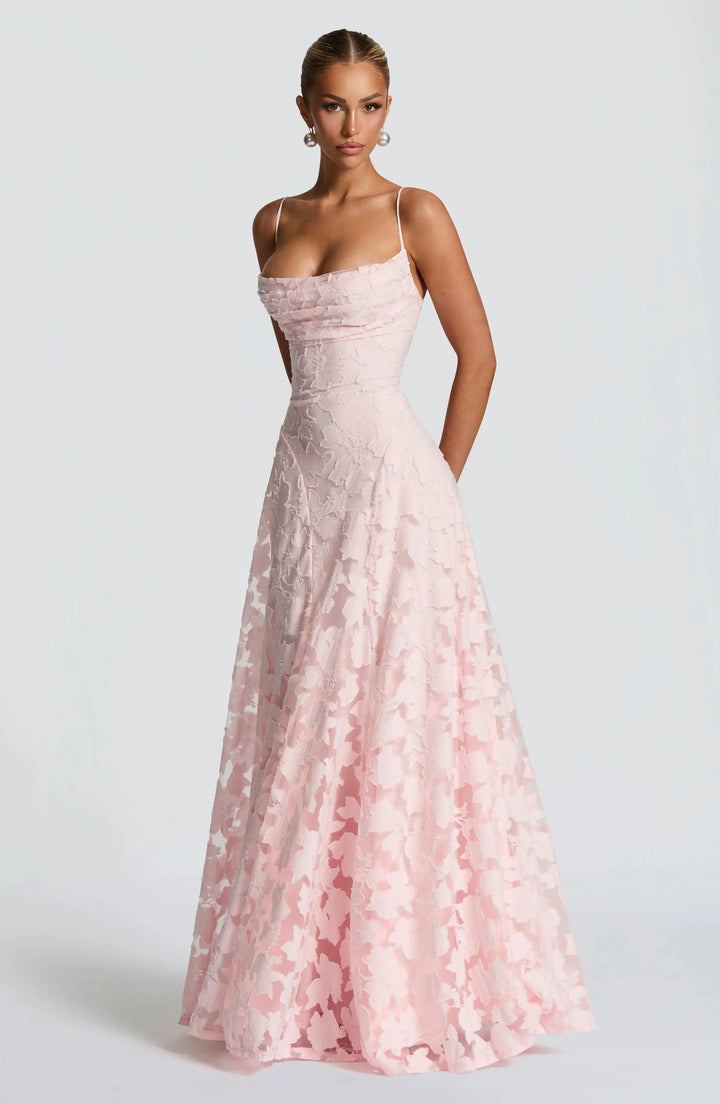 Gedrapeerde hals maxi jurk voor dames, met levendig bloemenpatroon. Elegante avondkleding.