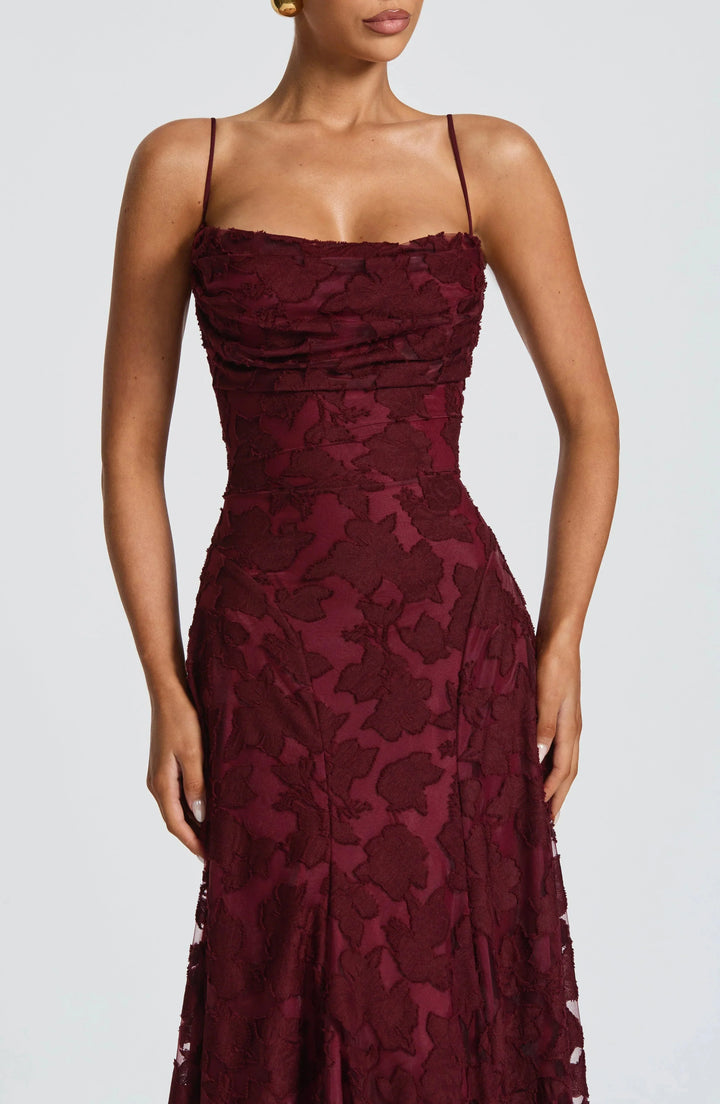 Stijlvolle avondjurk: dames maxi jurk met bloemdessin, elegante cowl-hals. Ideaal voor gala.