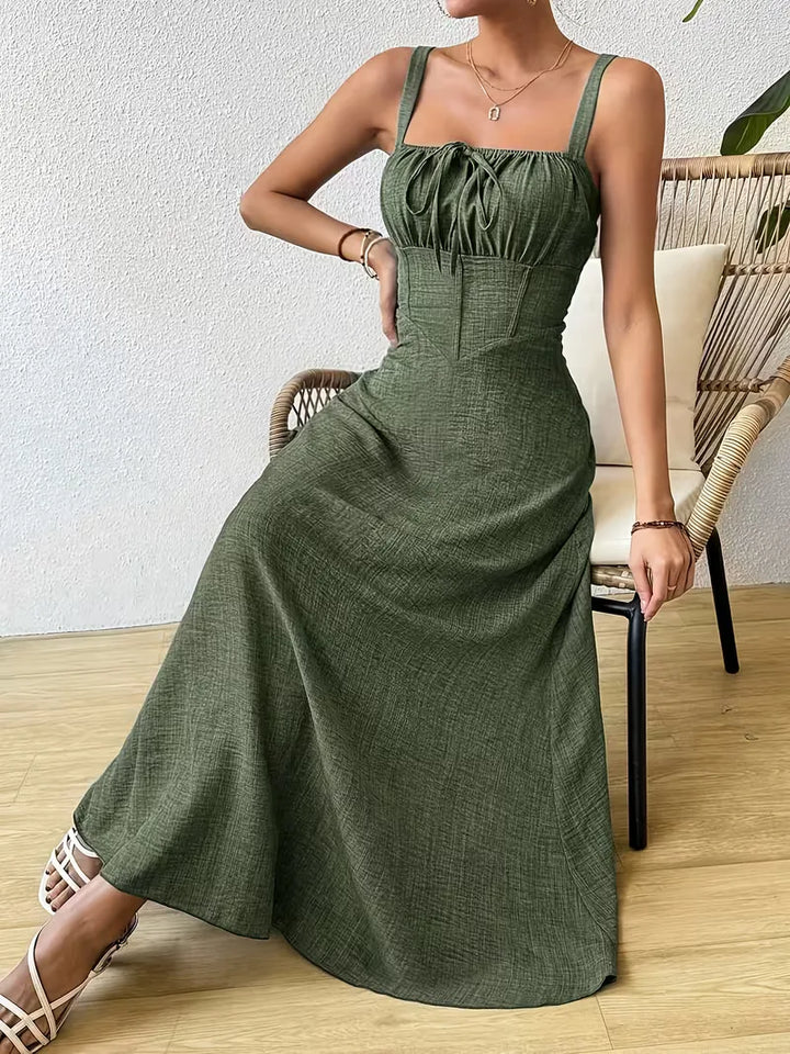 Modieuze dames wikkeljurk, spaghettibandjes, perfect voor een zomerse, stijlvolle outfit.