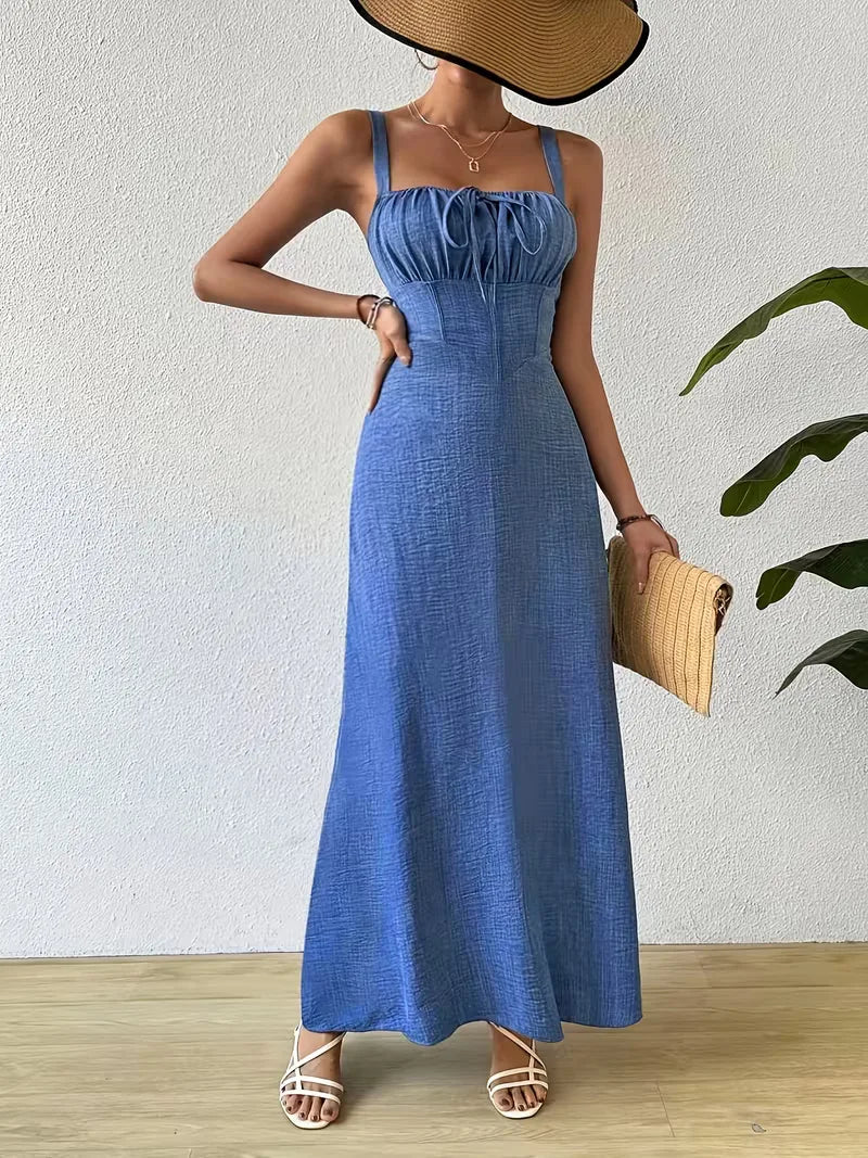 Zomercollectie: modieuze wikkeljurk met spaghettibandjes, comfortabel en stijlvol.