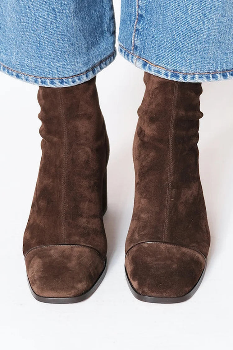 Stijlvolle dames enkellaarsjes met comfortabele blokhak en moderne vierkante neus, perfecte winterschoenen.