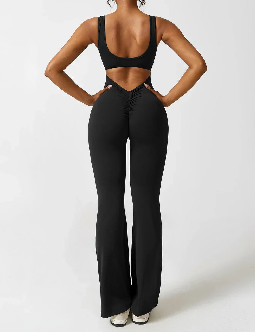Dames flared jumpsuit met V-rug, elegant en figuurvormend.