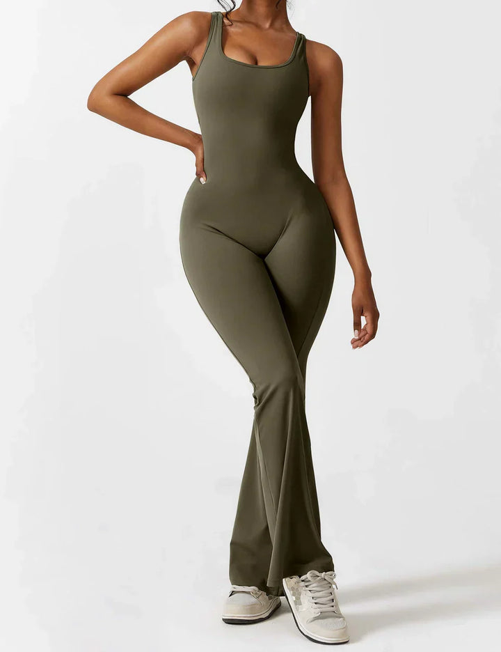 Elegante dames flared jumpsuit met V-rug, comfortabel en met een shapende pasvorm.