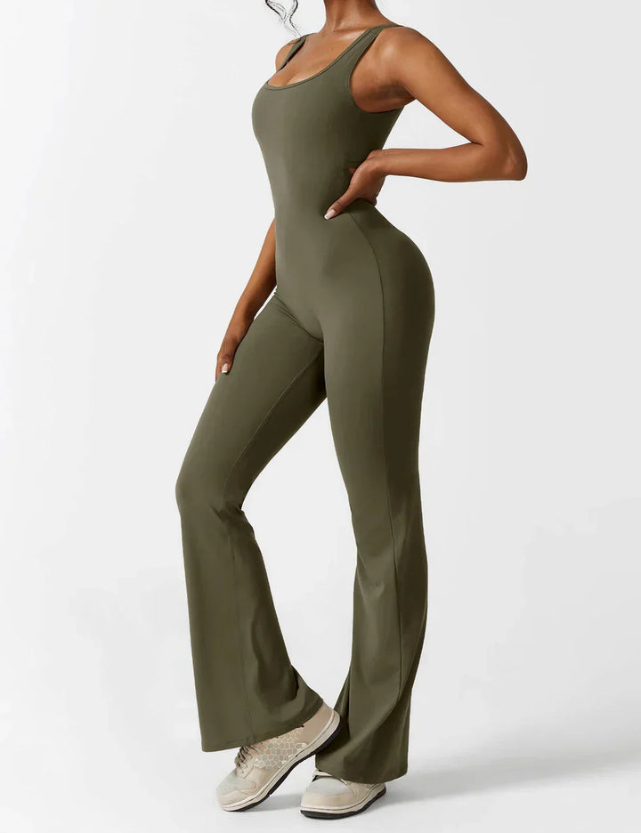 Comfortabele dames jumpsuit, flared, V-rug en elastisch voor een perfecte figuurvorming.