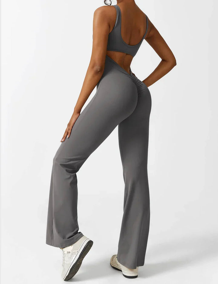 Stijlvolle dames jumpsuit, flared, met V-rug, comfortabel en figuurvormend.