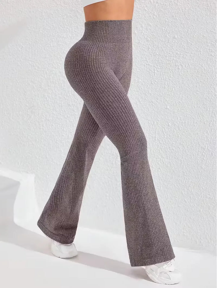 Dames sportieve flared legging, hoge taille, stretch en comfortabel voor zowel fitness als ontspanning.