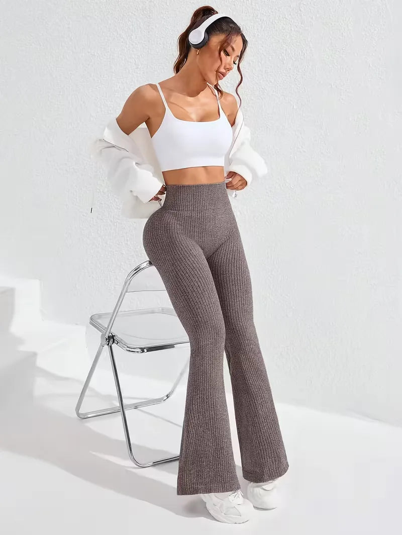 Stijlvolle hoge taille legging met flared pijpen voor dames, ribgebreid en een must-have voor je garderobe.
