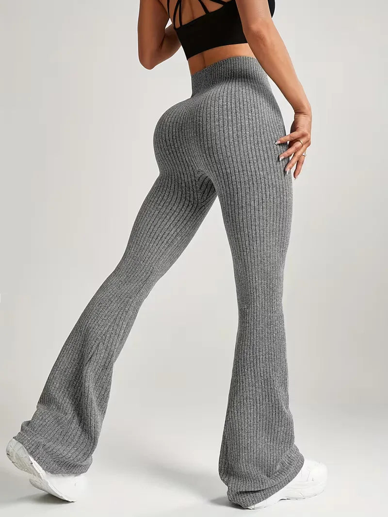 Comfortabele hoge taille legging voor dames, met flared pijpen en ribgebreid voor casual look.