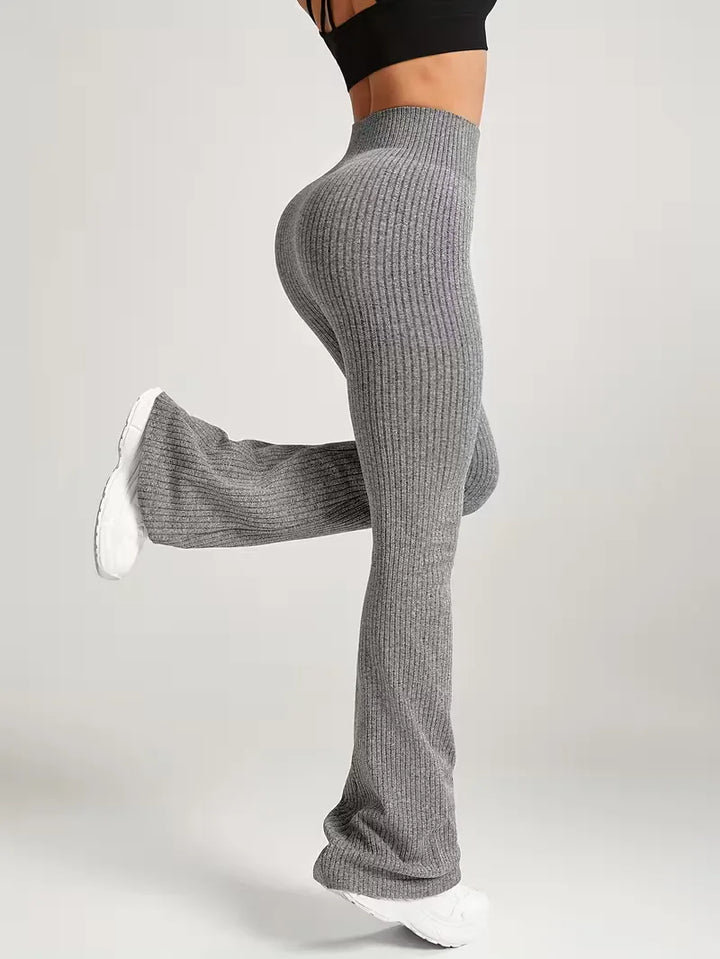 Veelzijdige dames legging met flared pijpen en hoge taille, perfect voor zowel sport als vrije tijd.