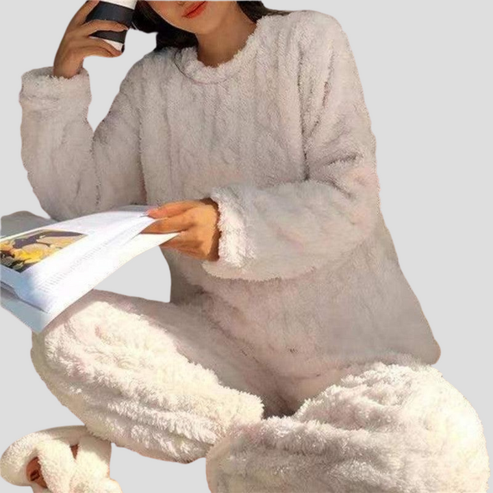 Zachte paarse dameskleding fleece pyjamaset, model New4, perfect voor thuis als warme loungewear.