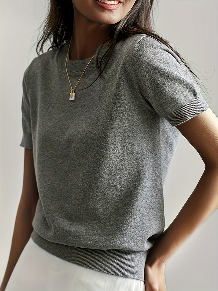 Modebewuste dames trui, gebreid, korte mouwen en ronde hals, elegant en comfortabel.