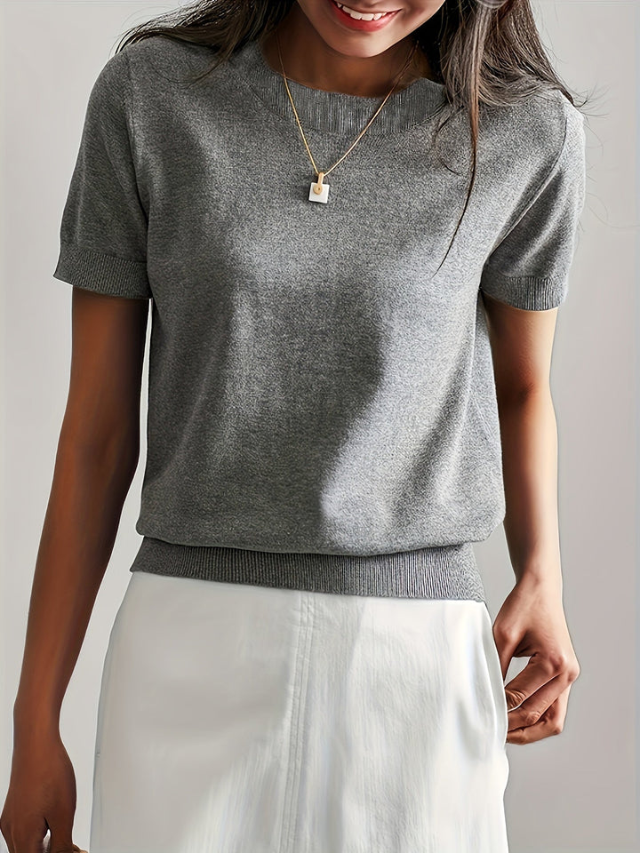 Zomerse gebreide dames trui, korte mouwen, ronde hals, ideaal voor een frisse, casual look.
