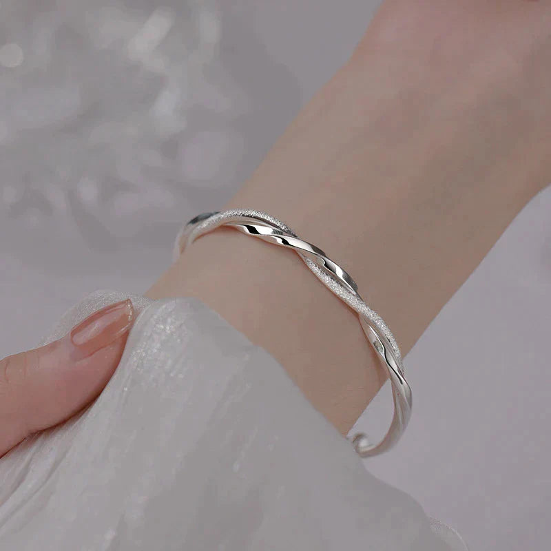 Dames gedraaide zilveren armband, elegant sieraad voor elke gelegenheid, verstelbaar, cadeau-idee