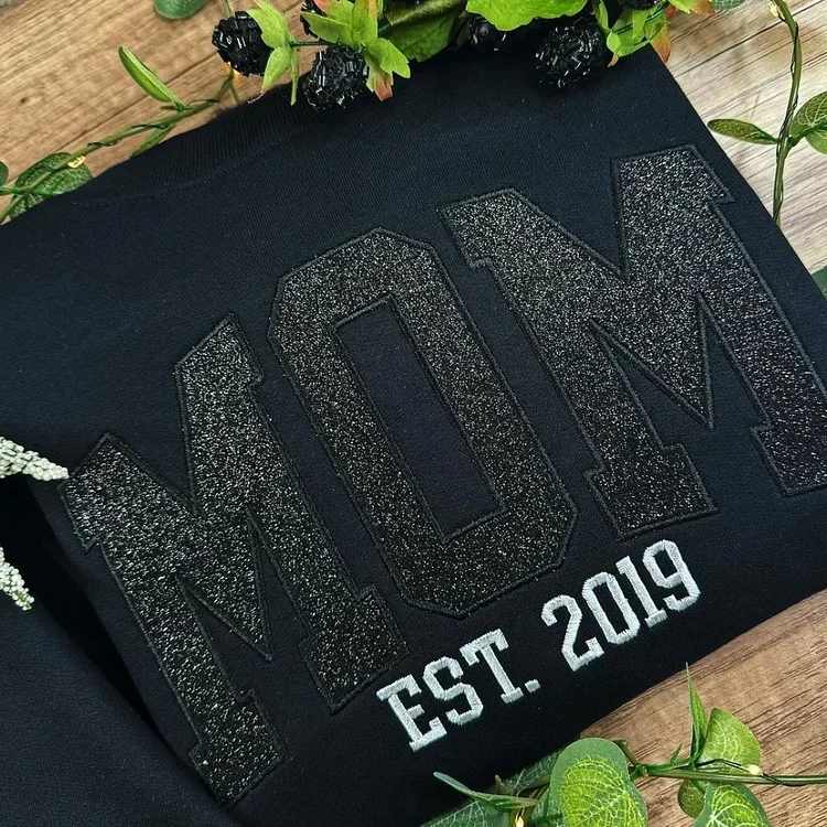 Dames gepersonaliseerde trui met namen op de mouw. Perfect Moederdag cadeau voor mama, comfortabel & stijlvol.