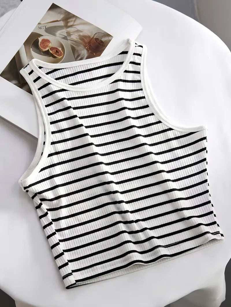 Modieuze dames crop top met geribbeld patroon. Ideaal voor een casual lente- of zomeroutfit. Mouwloos.