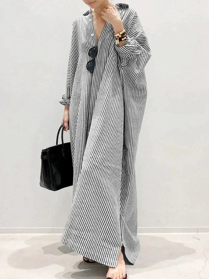 Stijlvolle gestreepte maxi zomerjurk Carmen voor dames, een elegante casual jurk.