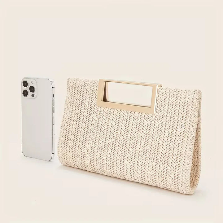 Stijlvolle beige geweven dames clutch, met chique vierkante handgreep. Ideaal als feestelijke accessoire.
