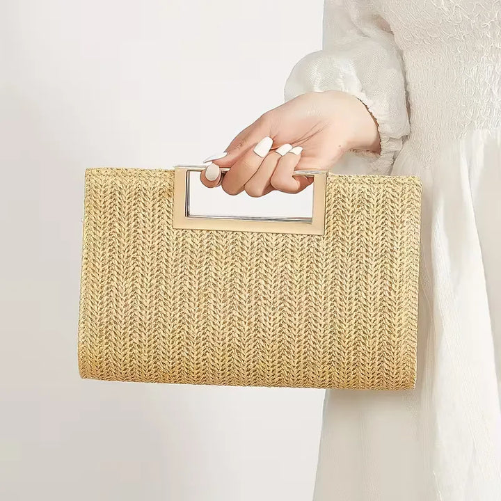 Beige geweven dames avondtas. Elegante clutch met vierkante handgreep, ideaal voor een chique avond uit.