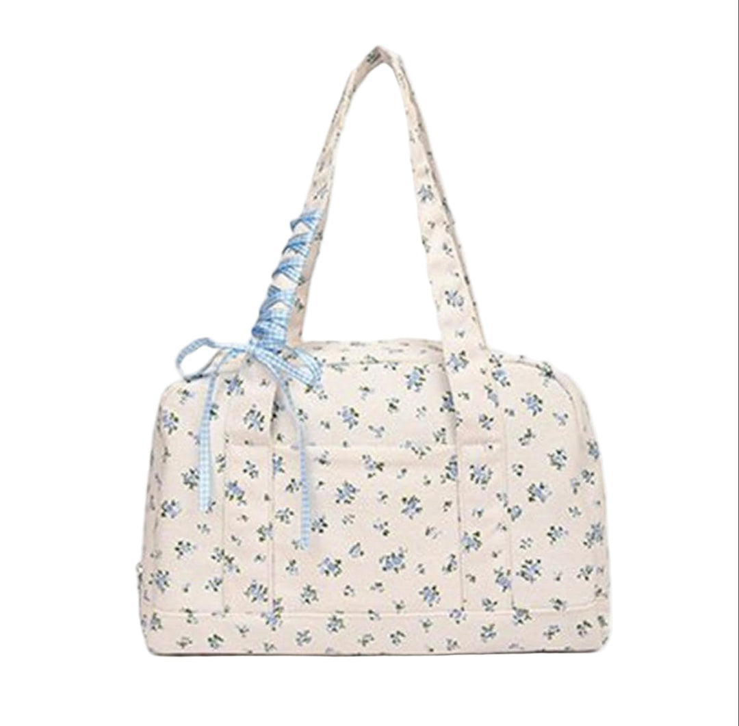 Grote canvas handtas voor dames, lichtgewicht en met chic lintdetail, perfect voor weekendjes weg.