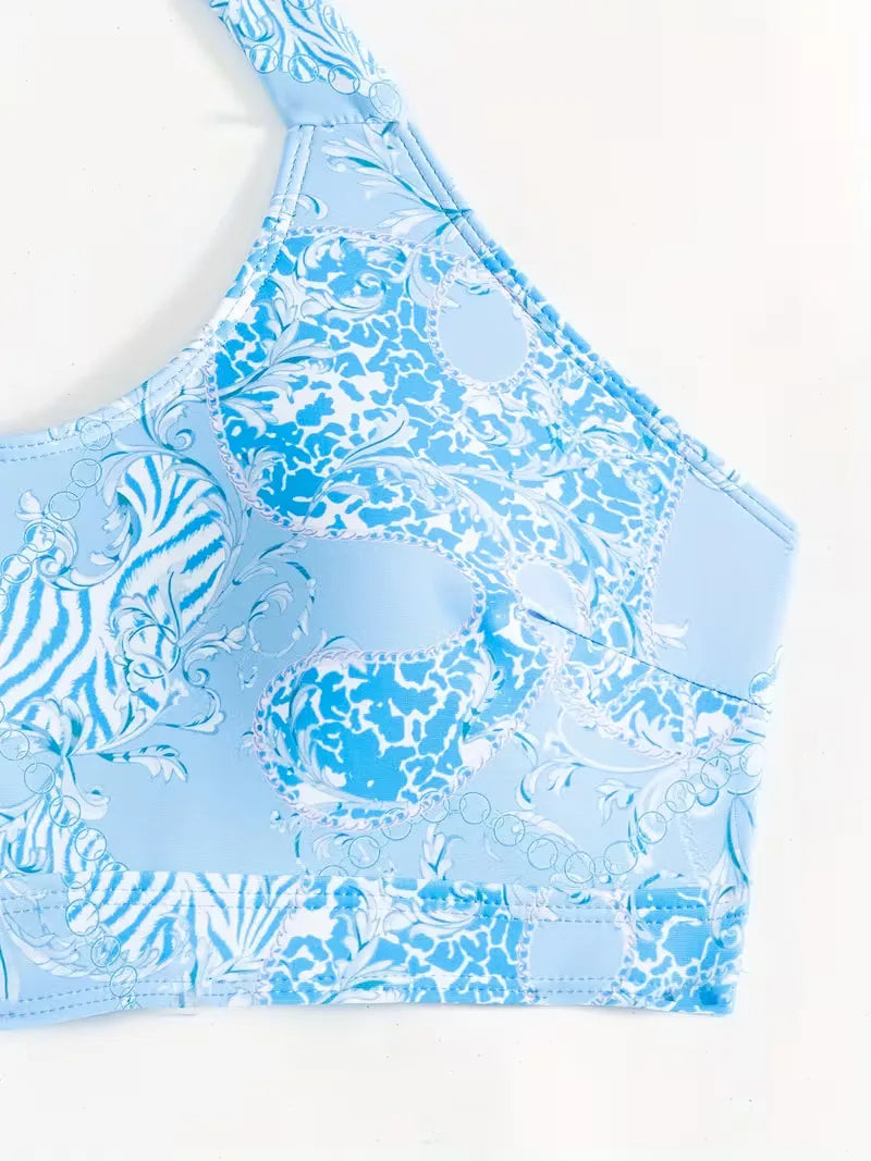 Stijlvolle dames halter cover-up set met shorts, perfect voor ontspannen stranddagen.