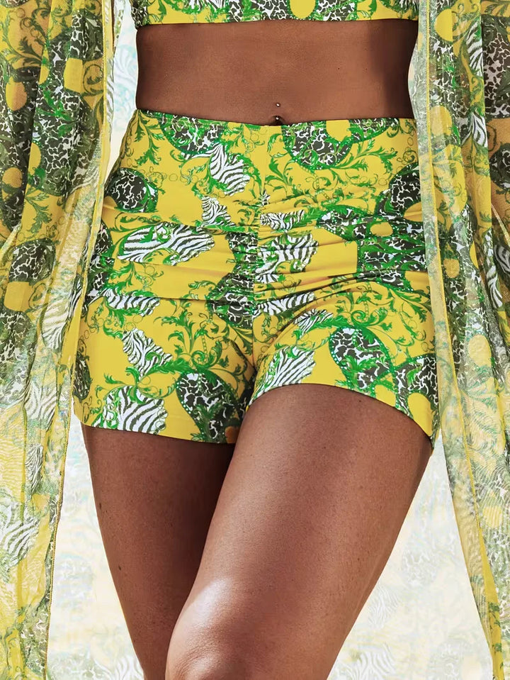 Dames zomerkleding: halter cover-up set met shorts. Een must-have voor strandliefhebbers.