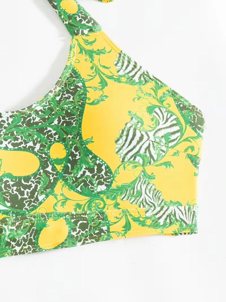 Dames cover-up set, bohemian stijl, haltertop en shorts. Voor een relaxte stranddag.