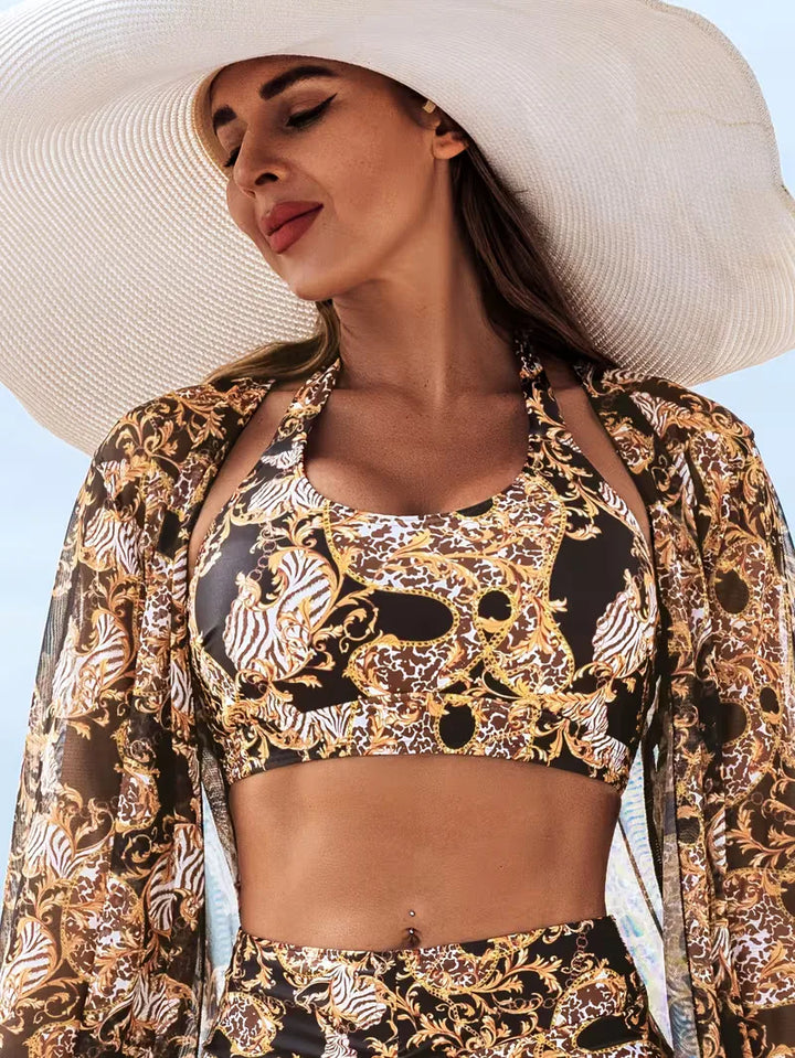 Modieuze dames cover-up set: haltertop en shorts. Creëer de perfecte vakantielook.