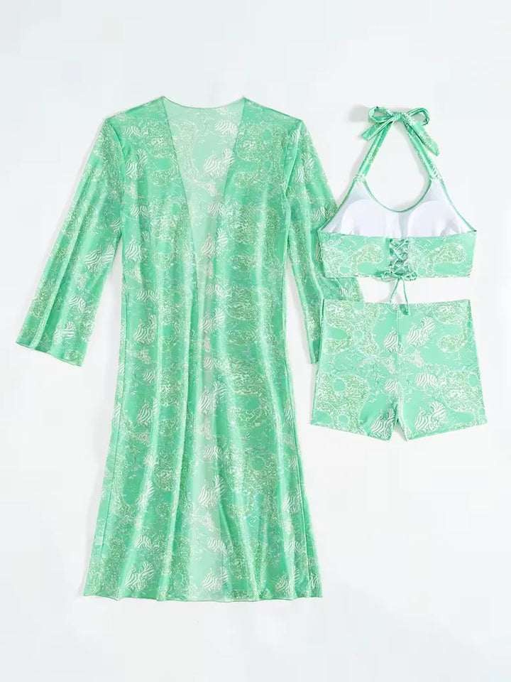 Lichte dames cover-up set: halternek top en shorts. Essentiële strandkleding.
