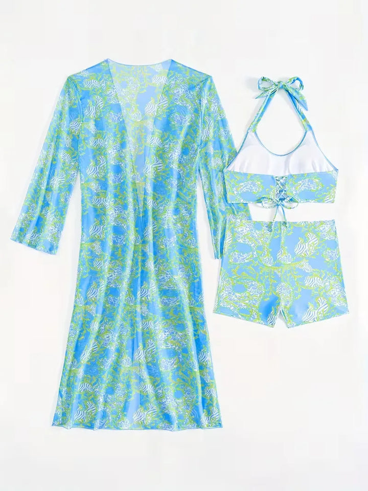 Modieuze dames cover-up set: haltertop en shorts. Creëert een vrolijke uitstraling.
