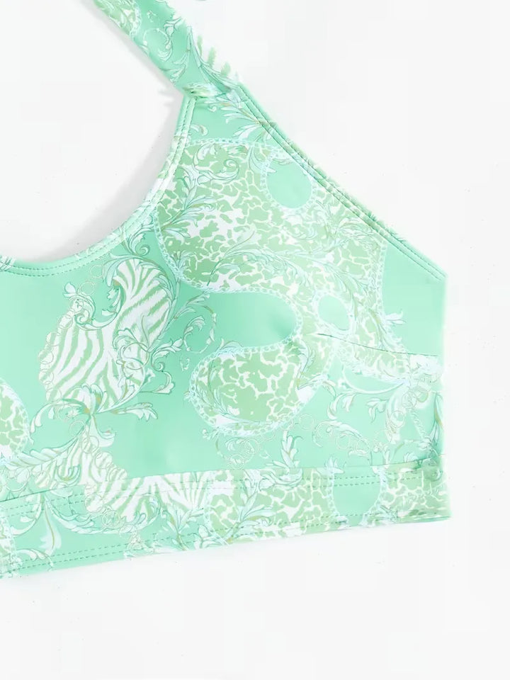 Chique dames halter cover-up set met shorts, perfect voor een trendy strandlook.