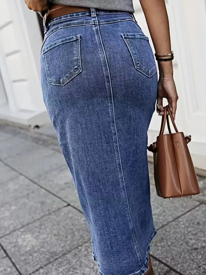 Casual koningsblauwe dames denimrok met hoge taille, perfect voor streetwear. Midi-lengte met split.