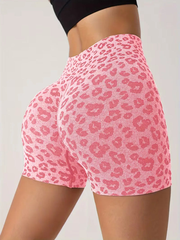 Dames high-waisted shorts met trendy luipaardprint, perfect voor zomerse dagen en casual vrijetijd.