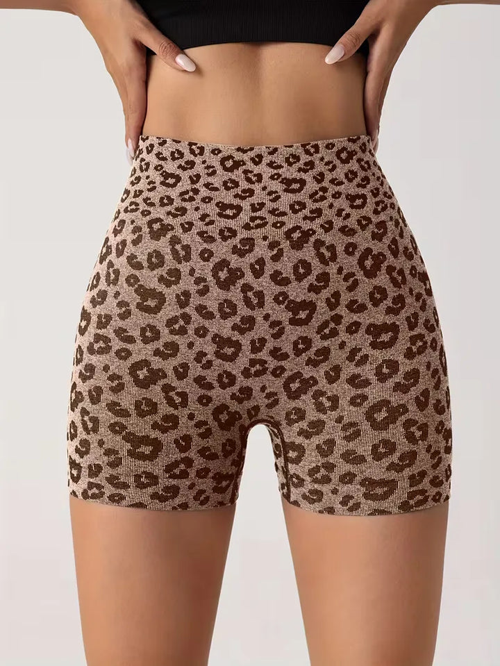 Veelzijdige high-waisted luipaardprint dames shorts, geschikt voor zomerkleding en casual outfits.