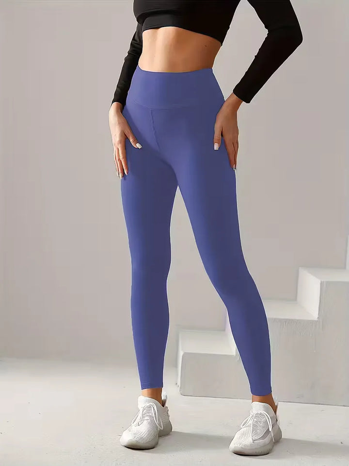Zwarte slim fit high-waisted dames legging. Comfortabel voor yoga, sport & veelzijdige casual zomer outfits.